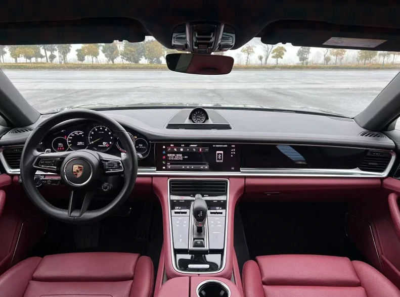 保时捷帕拉梅拉 后面外观三