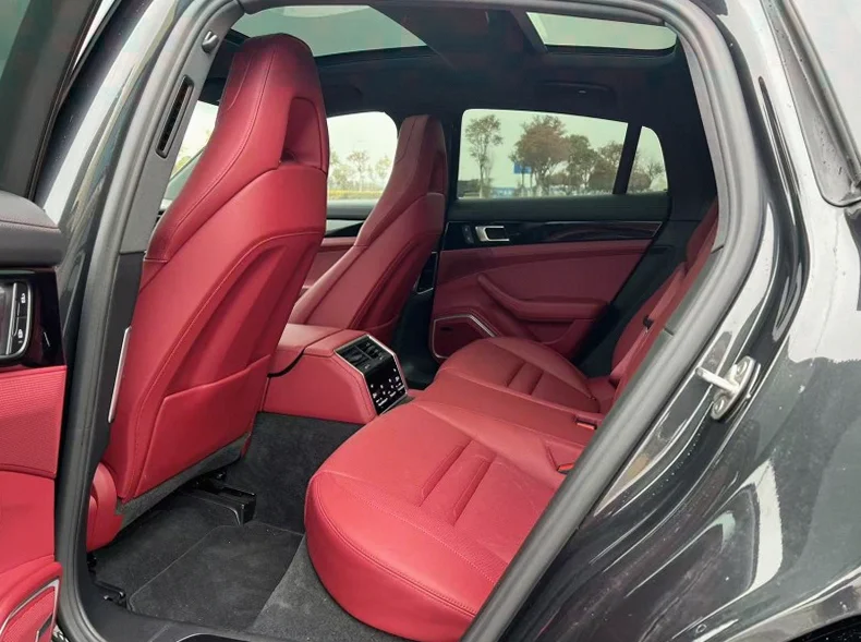 保时捷帕拉梅拉 后面外观一