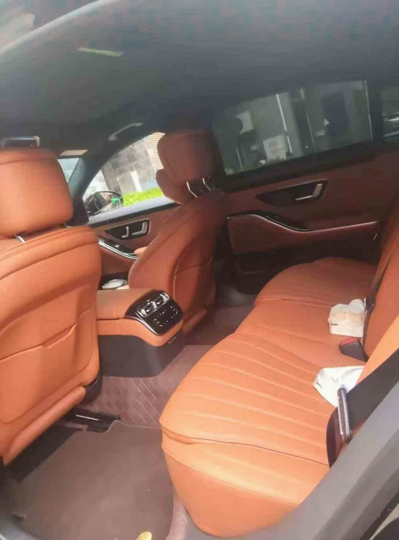 奔驰S 后面外观三