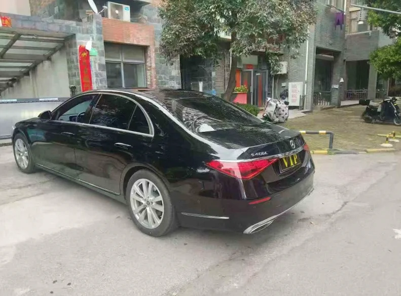 奔驰S 内饰后排