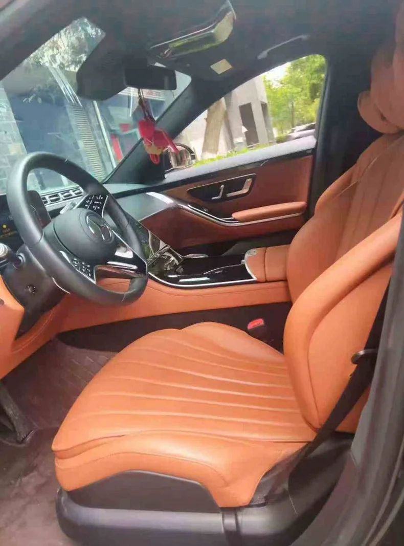 奔驰S 后面外观二