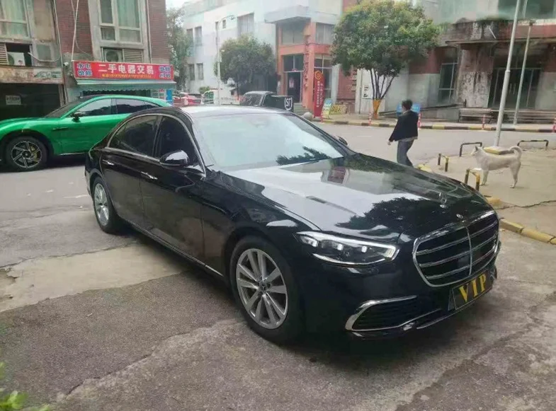奔驰S 正面外观二