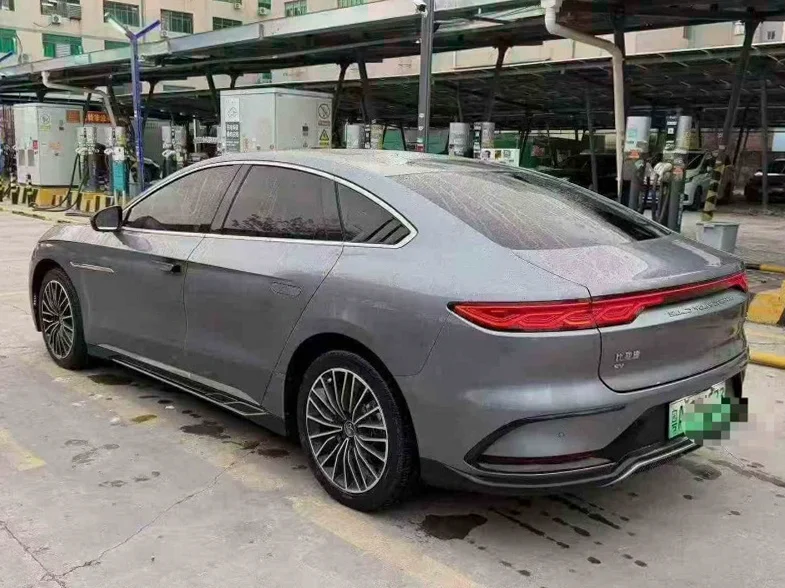 比亚迪汉 内饰后排