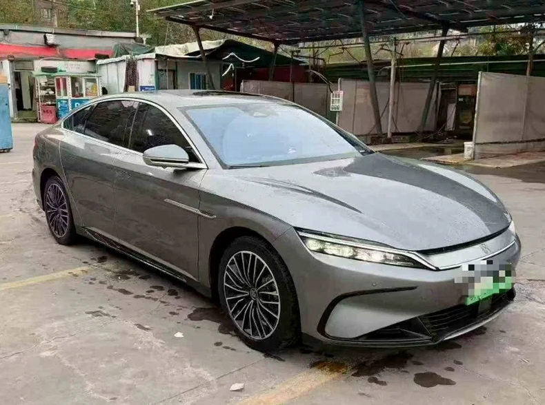 比亚迪汉 正面外观三