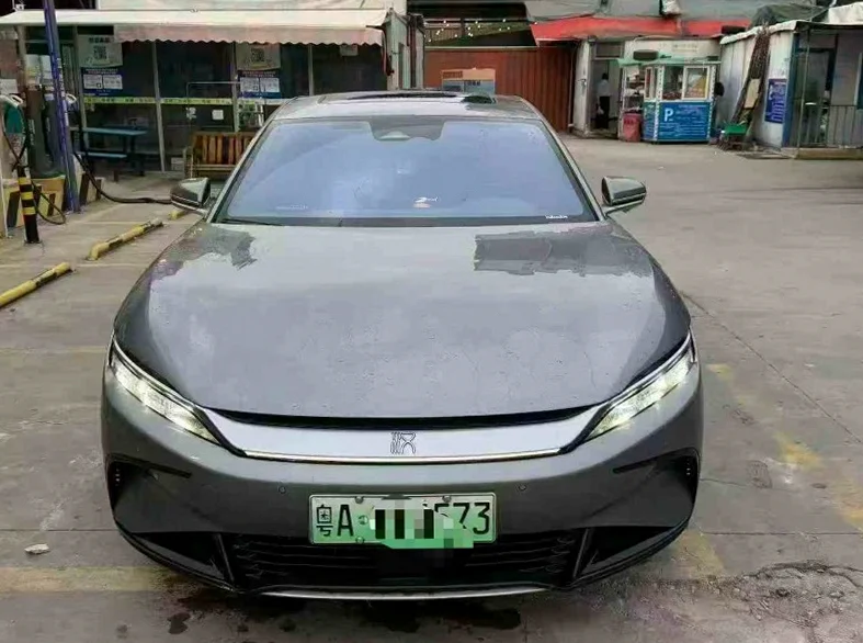 24年比亚迪汉冠军版尊贵型