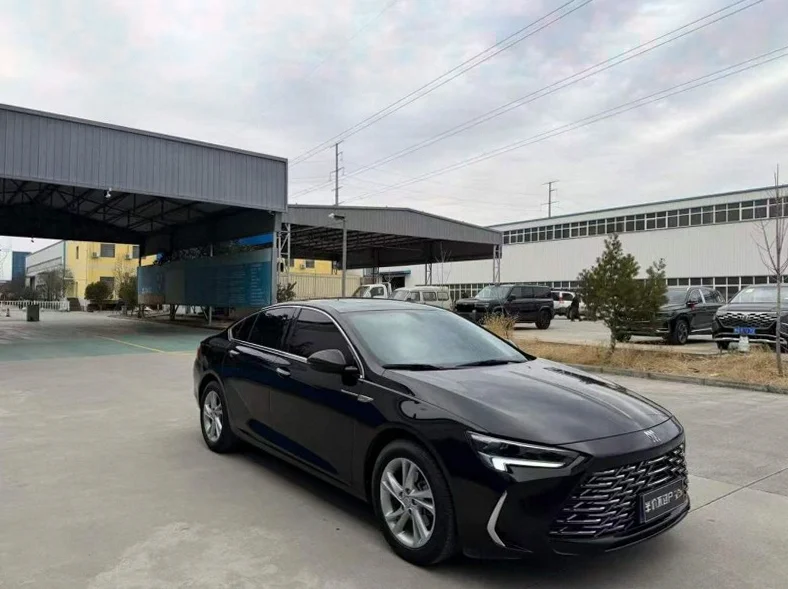 别克君威 正面外观三