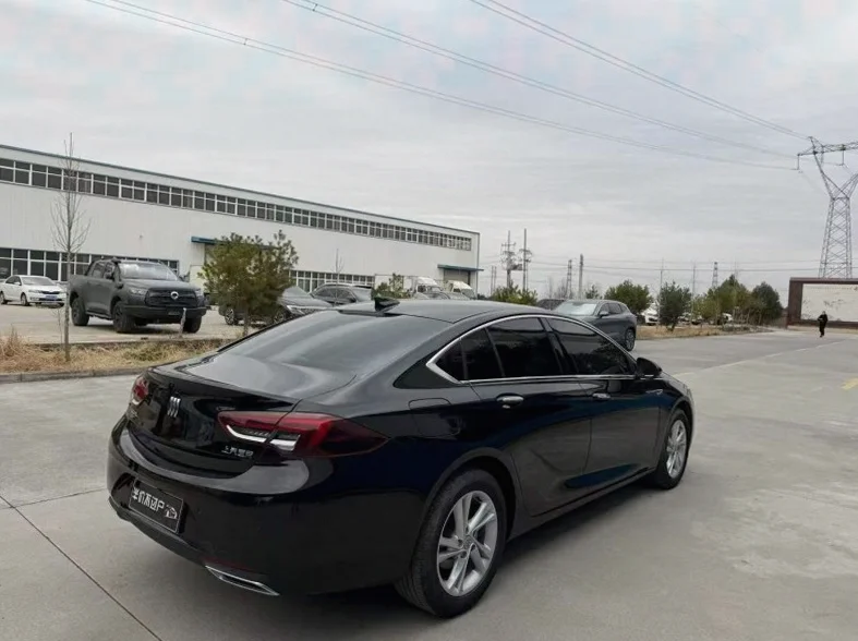 别克君威 驾驶室