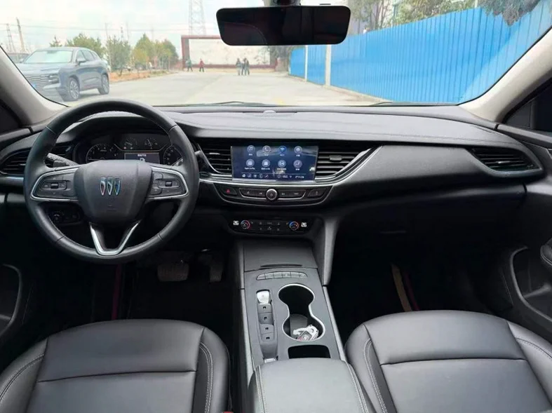 别克君威 后面外观一