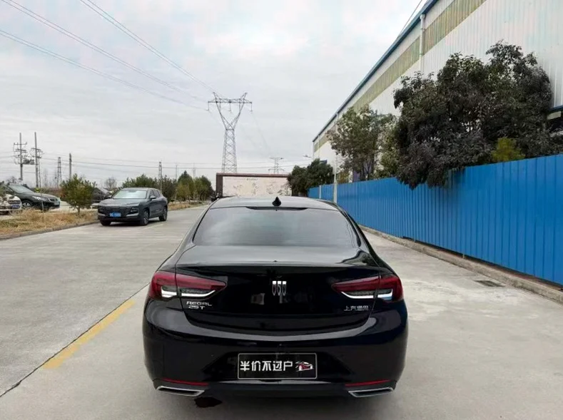 别克君威 内饰前排