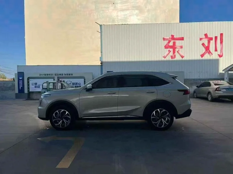 哈弗枭龙 内饰前排