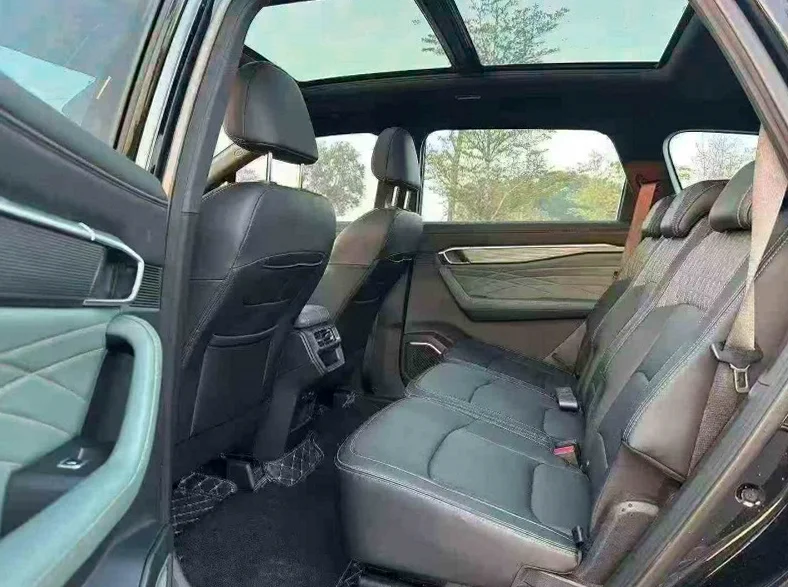 吉利豪越 内饰前排