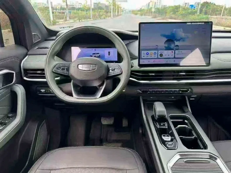 吉利豪越 后面外观三