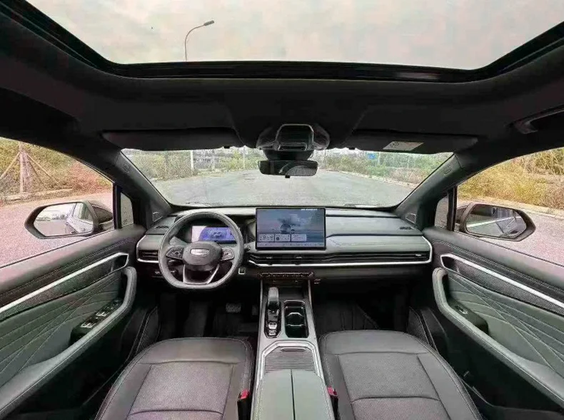 吉利豪越 后面外观二