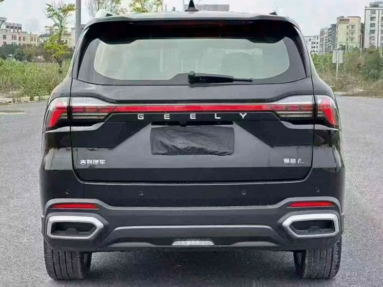 吉利豪越 内饰后排