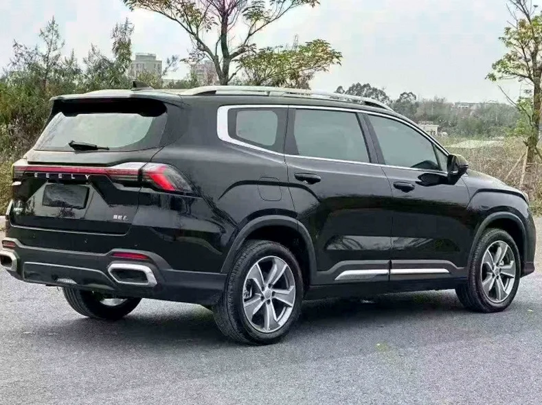 吉利豪越 驾驶室