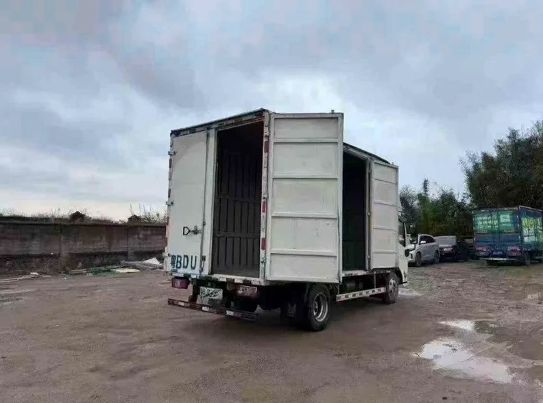 江铃金琥EV 后面外观三