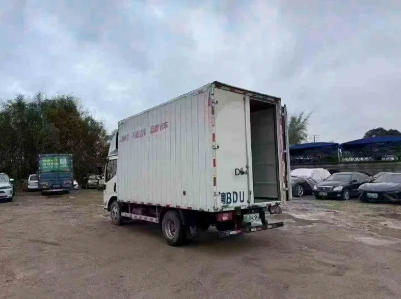 江铃金琥EV 内饰后排