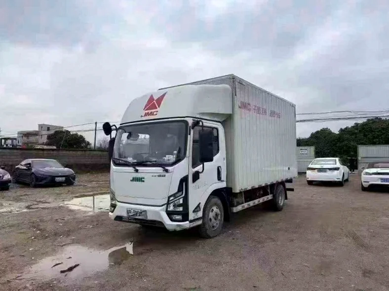 江铃金琥EV 正面外观二