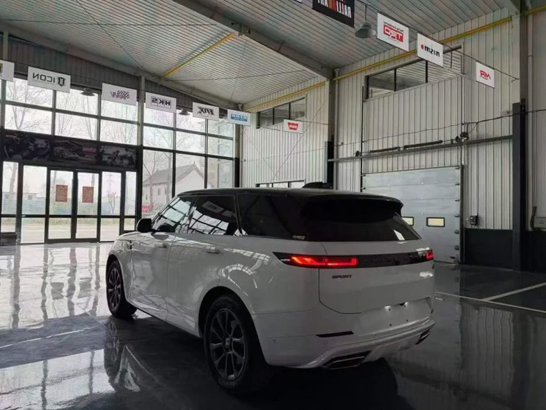 路虎揽胜运动 内饰后排