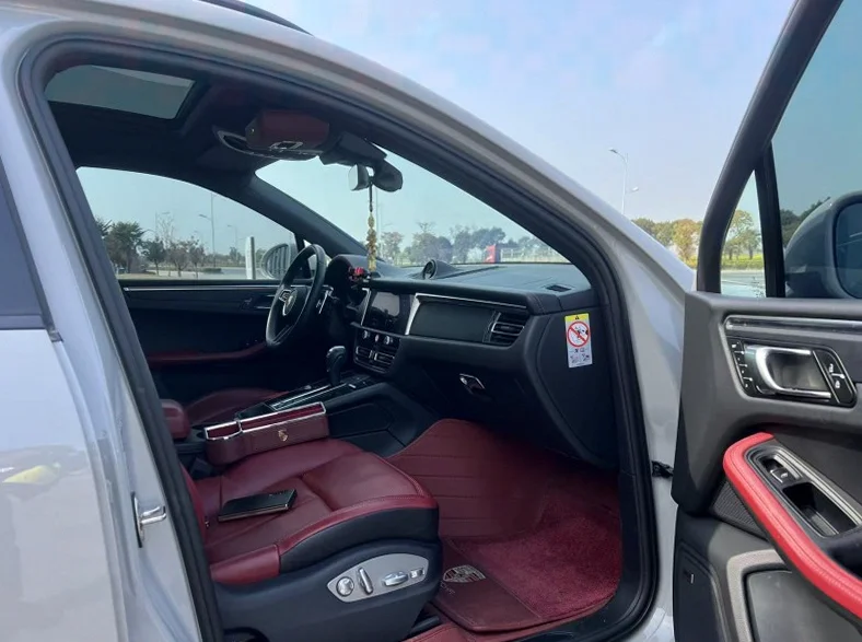 保时捷Macan 后面外观二