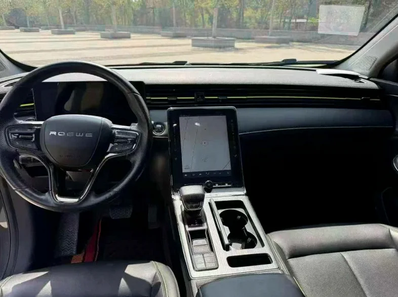 荣威RX5 内饰后排