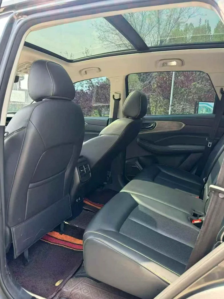 荣威RX5 内饰前排