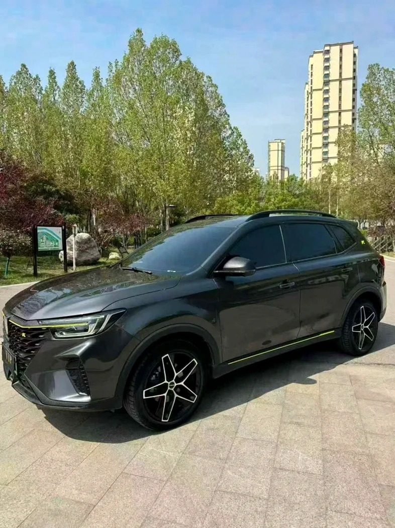 荣威RX5 正面外观二