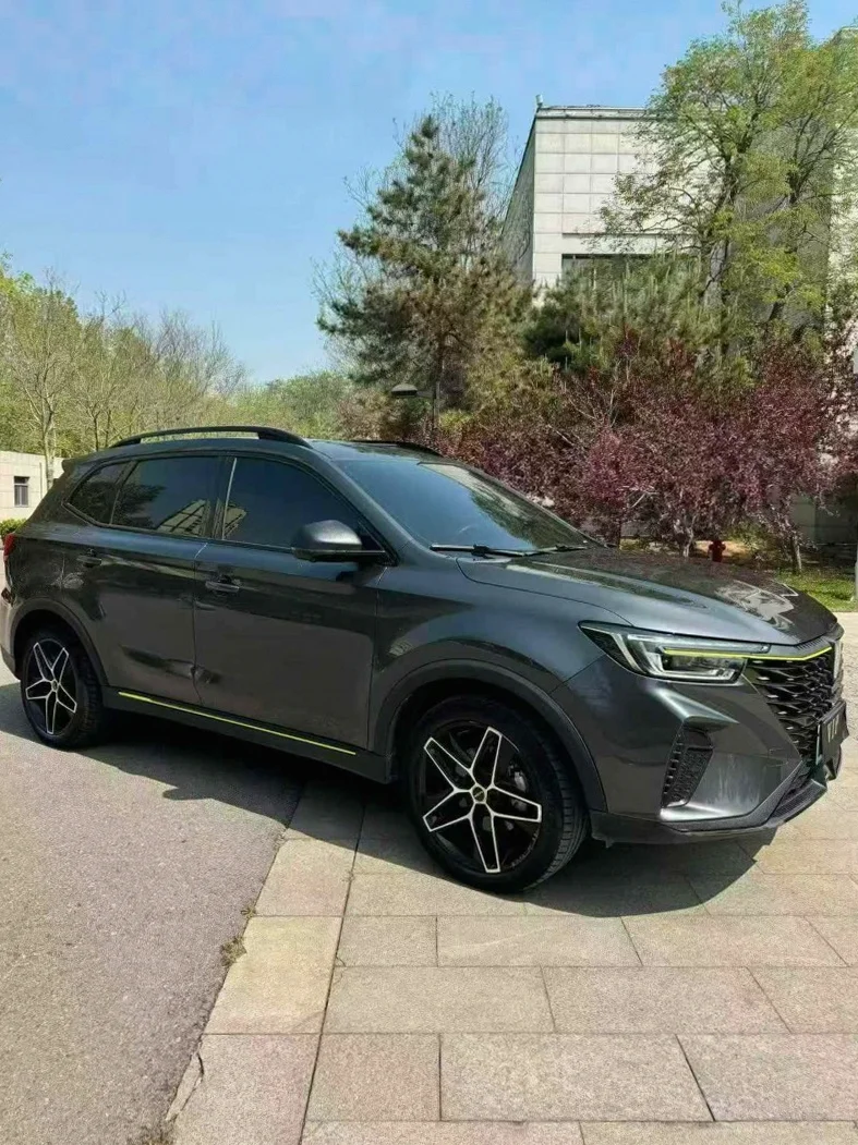 荣威RX5 正面外观三