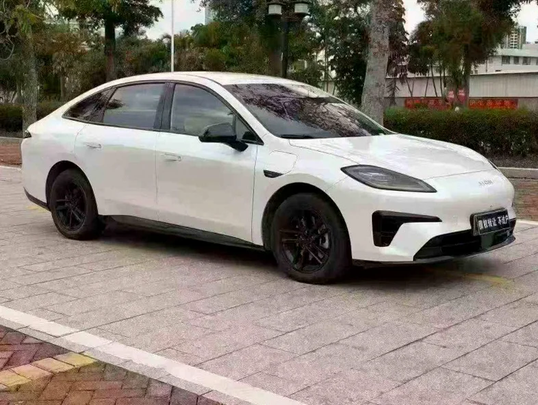 传祺埃安RT 正面外观二