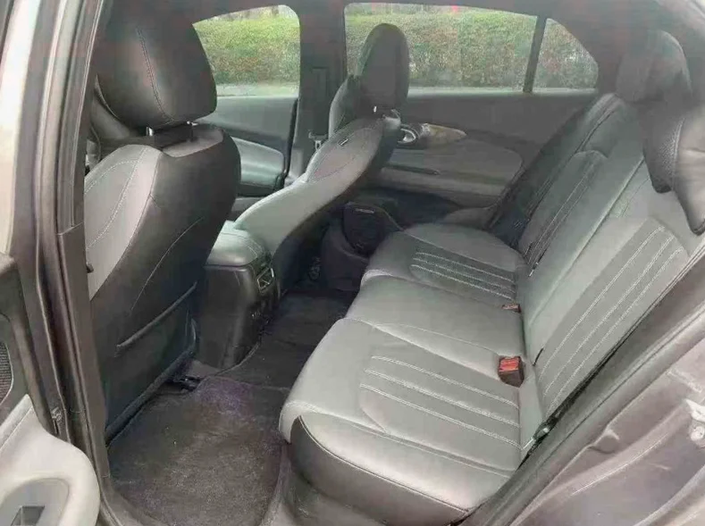 传祺影豹 内饰前排