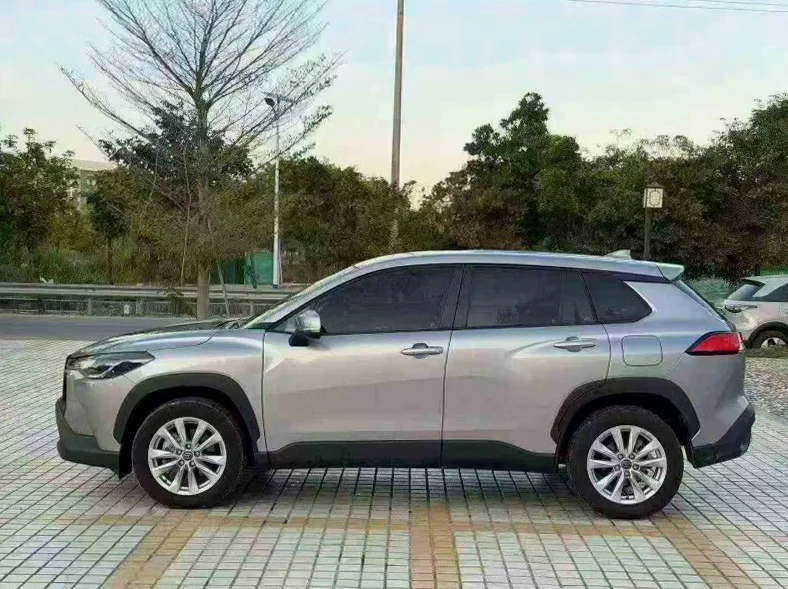 丰田锐放 正面外观三