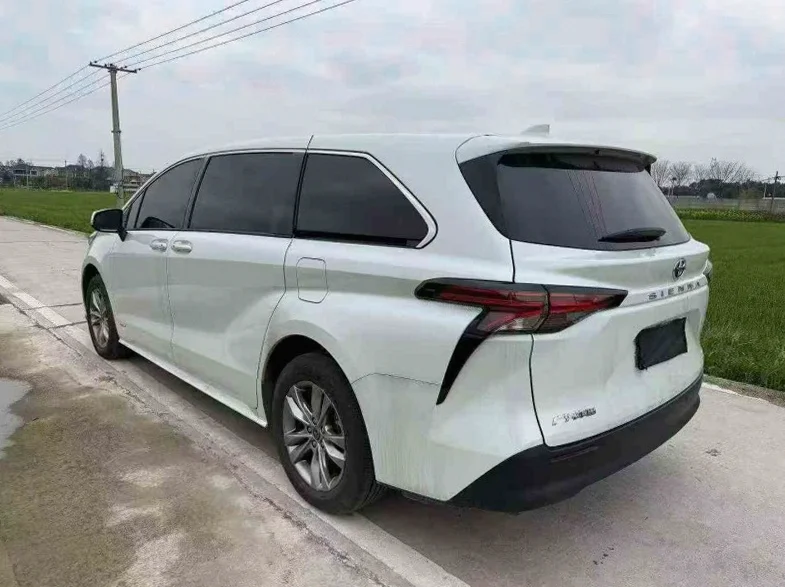 丰田塞纳 内饰后排