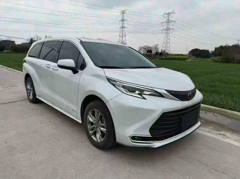 丰田塞纳 正面外观三