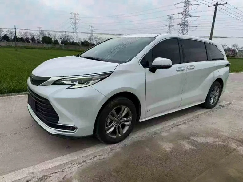 丰田塞纳 正面外观二