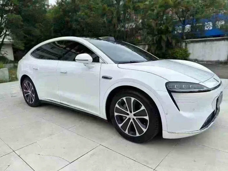 华为智选智界 正面外观三