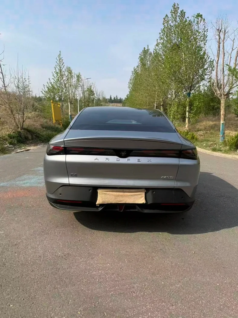 极狐汽车阿尔法 后面外观二