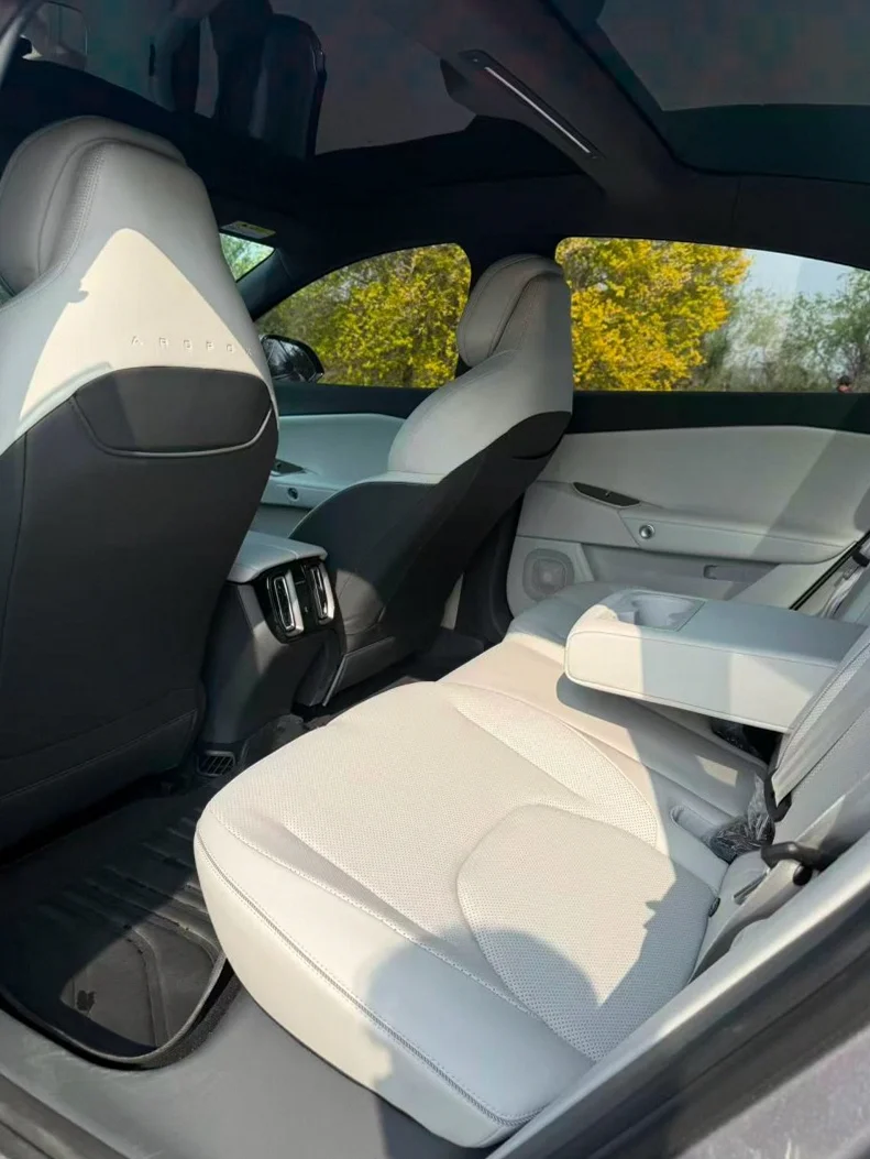 极狐汽车阿尔法 后面外观一