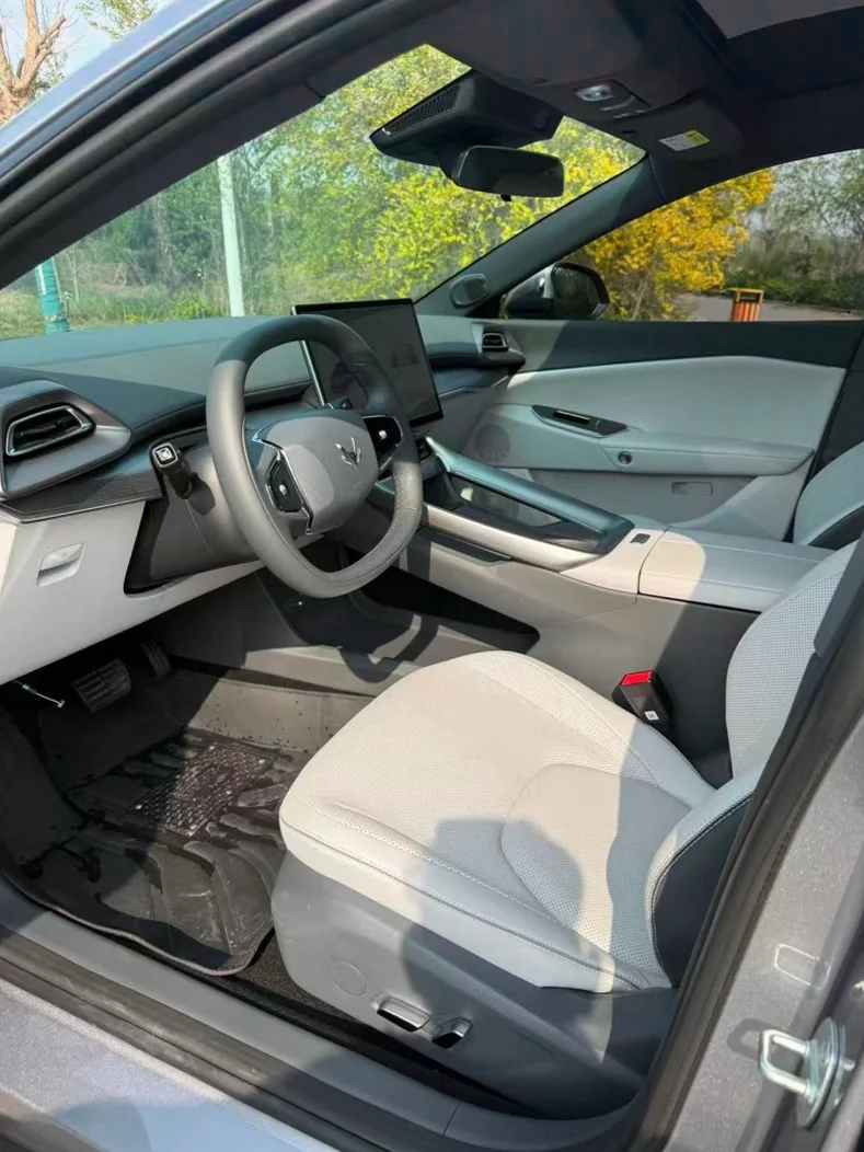 极狐汽车阿尔法 正面外观三