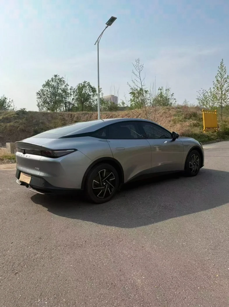 极狐汽车阿尔法 后面外观三