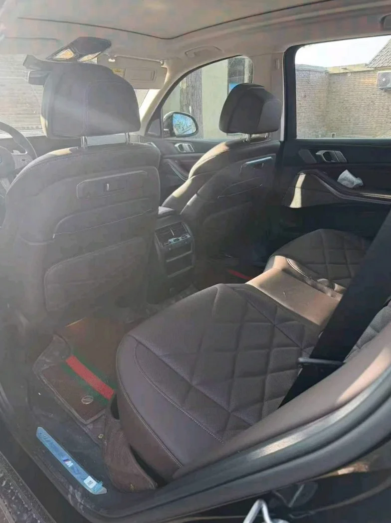 宝马X5 后面外观一