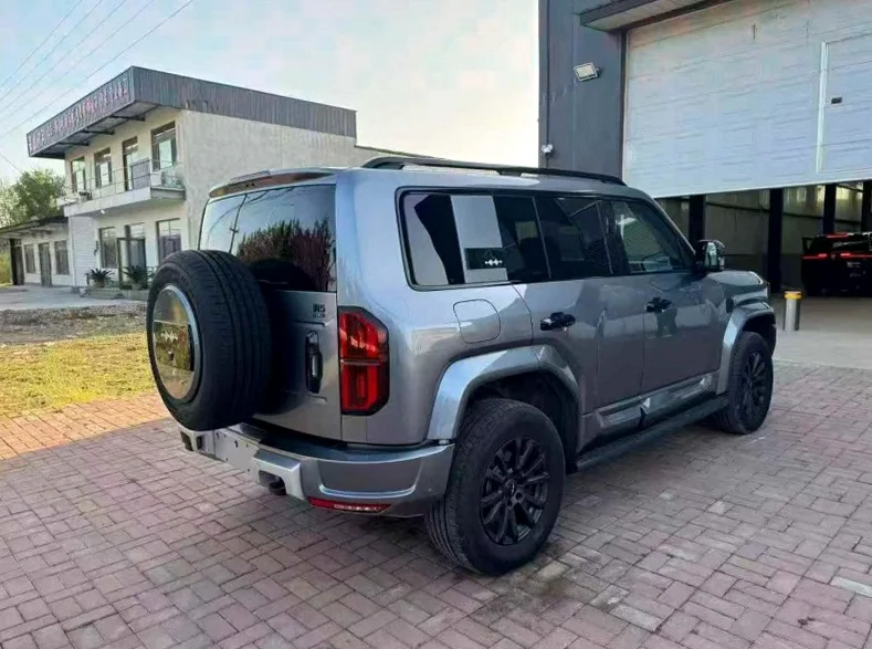 比亚迪方程豹 后面外观一