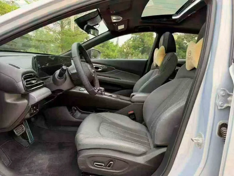 传祺影豹 后面外观一