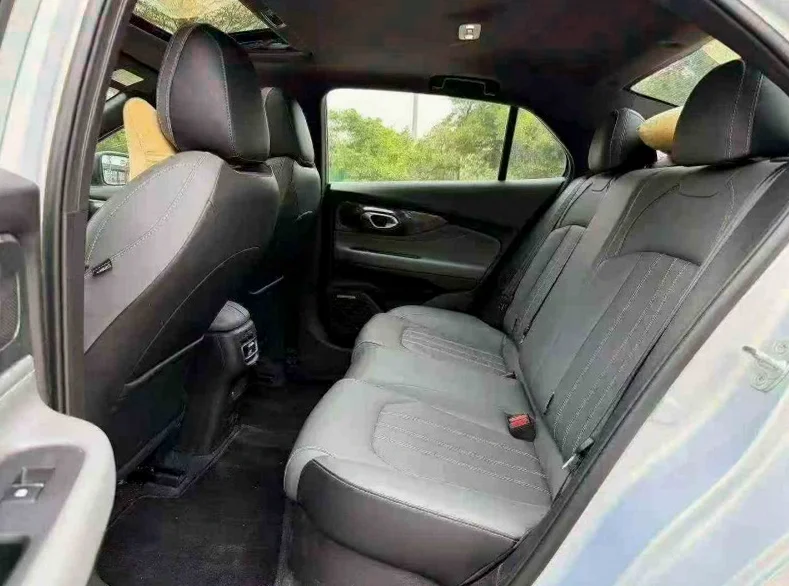 传祺影豹 内饰前排