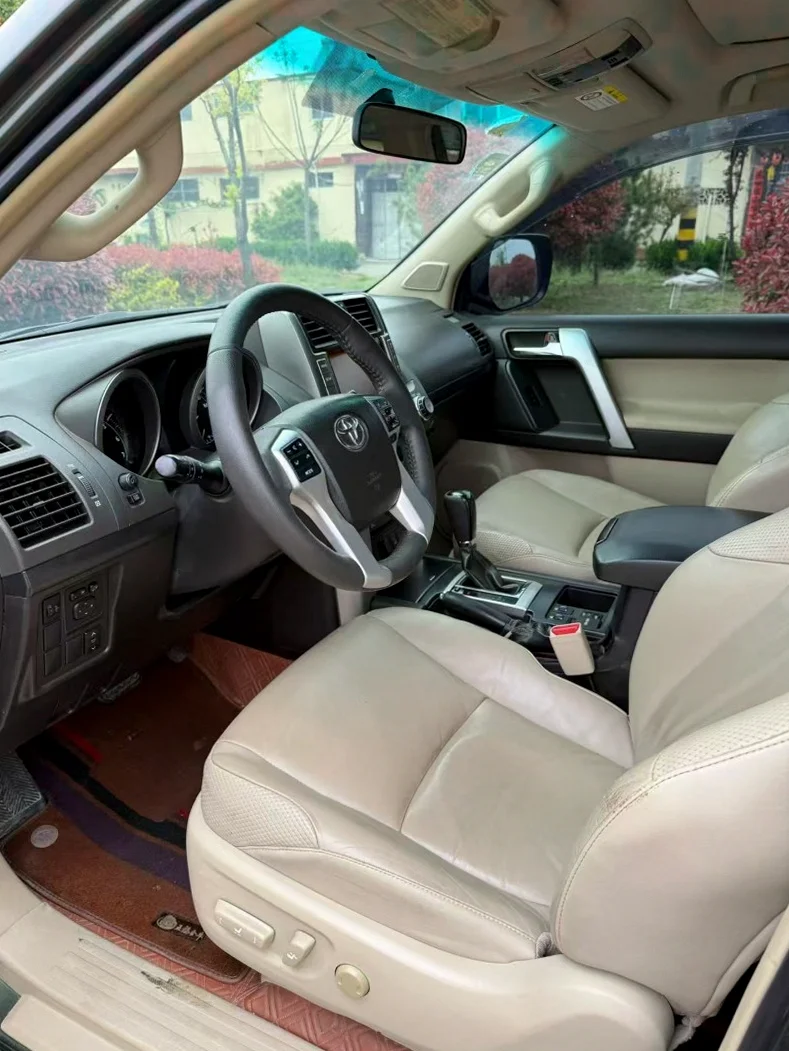 丰田普拉多 后面外观三