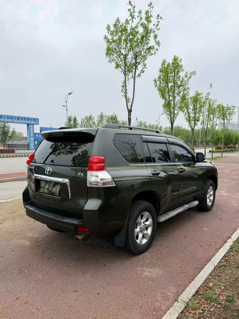 丰田普拉多 内饰后排