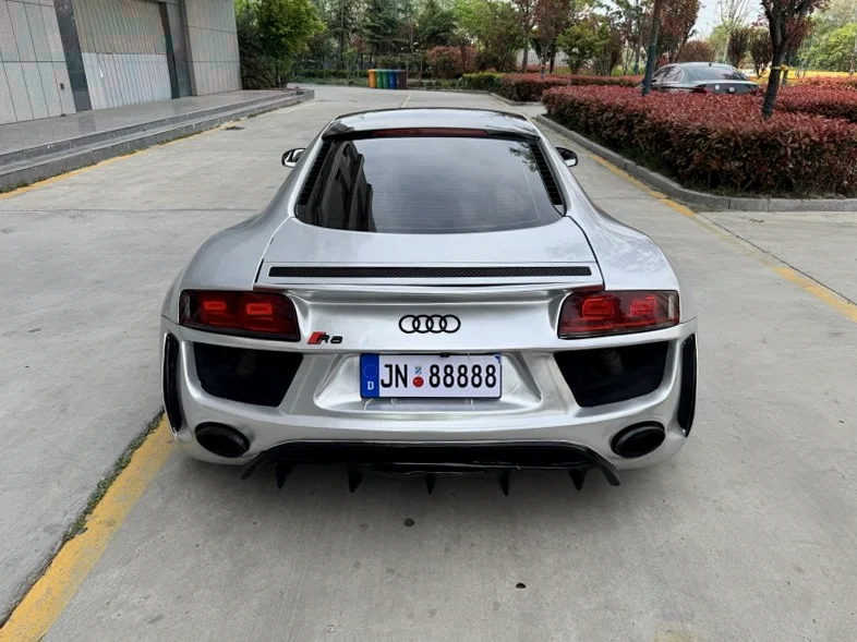 奥迪R8 内饰前排