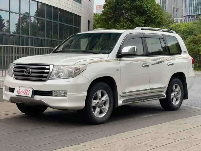 丰田兰德酷路泽 正面外观三