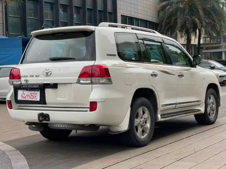 丰田兰德酷路泽 后面外观三