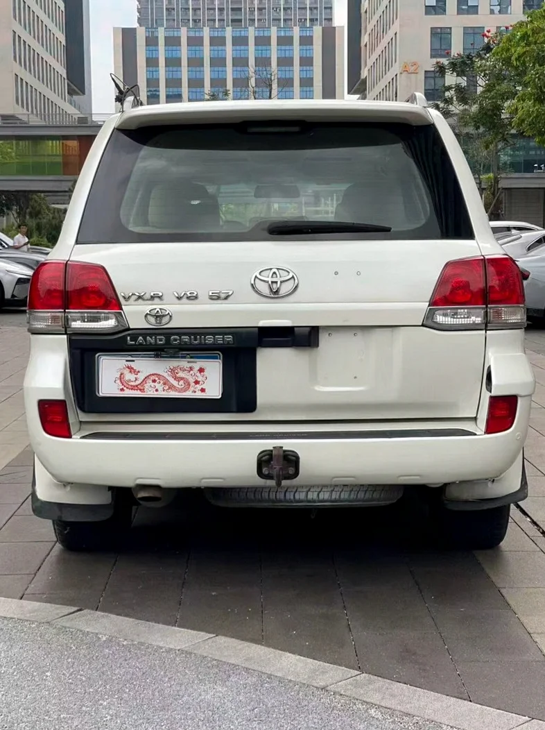 丰田兰德酷路泽 后面外观二