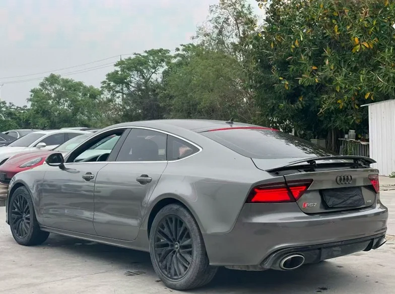 奥迪A7L 内饰前排